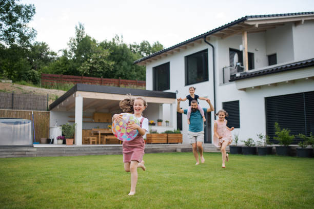 Familia disfrutando de su vivienda